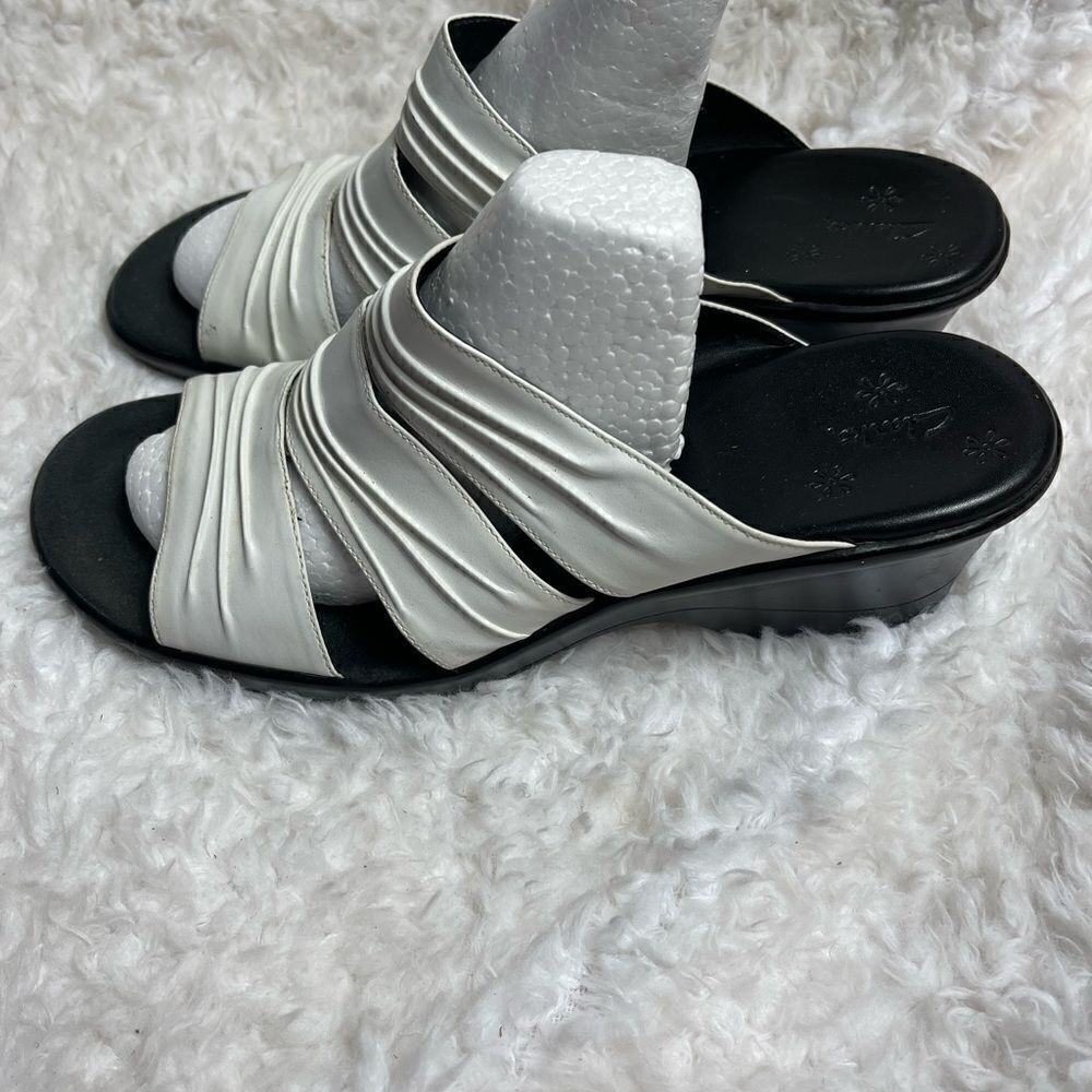 Clarks leather white straps wedge slip on sandals rubber soles size 11